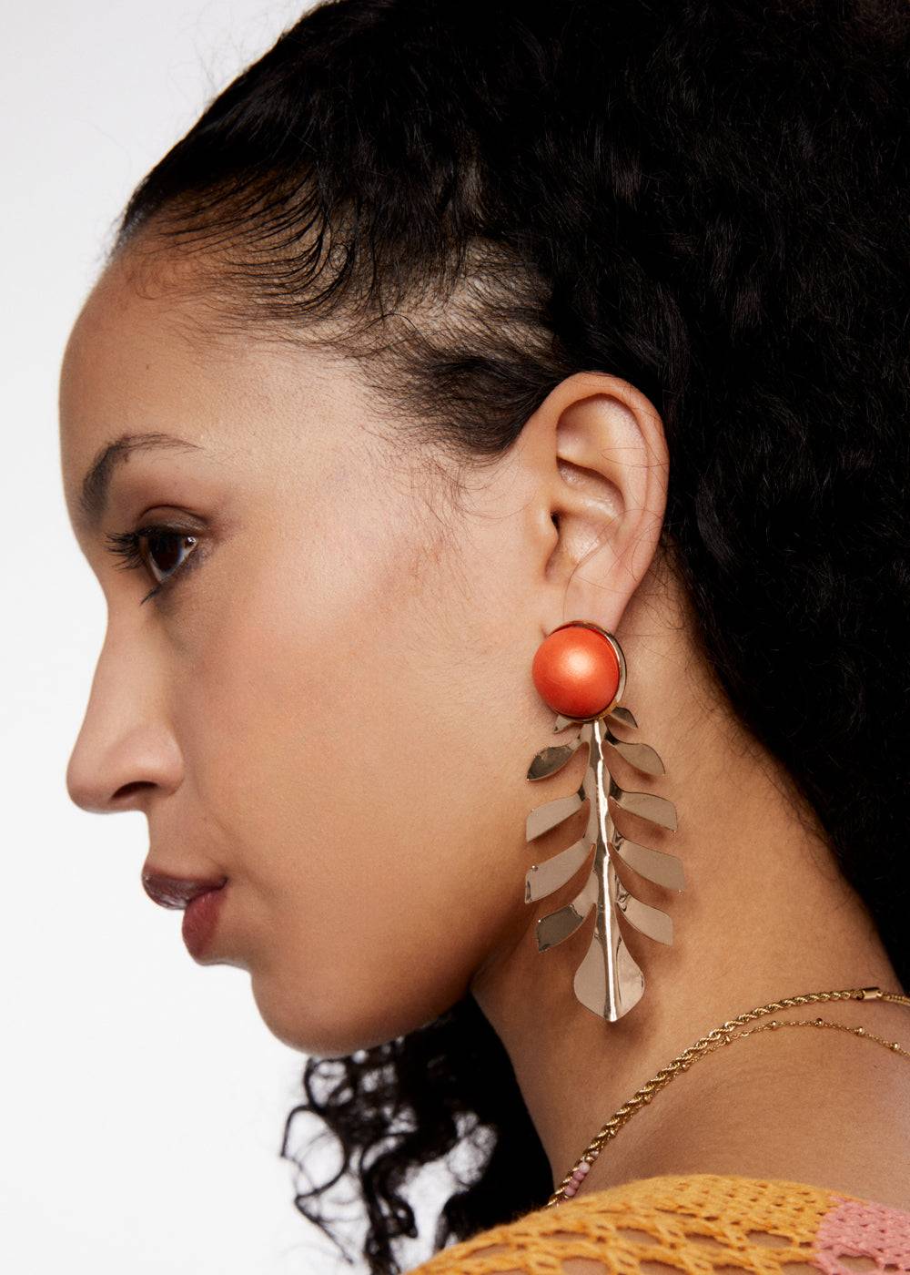 Nalí SANTORINI LONG EARRINGS W/ PEARL + COLORS Moda
