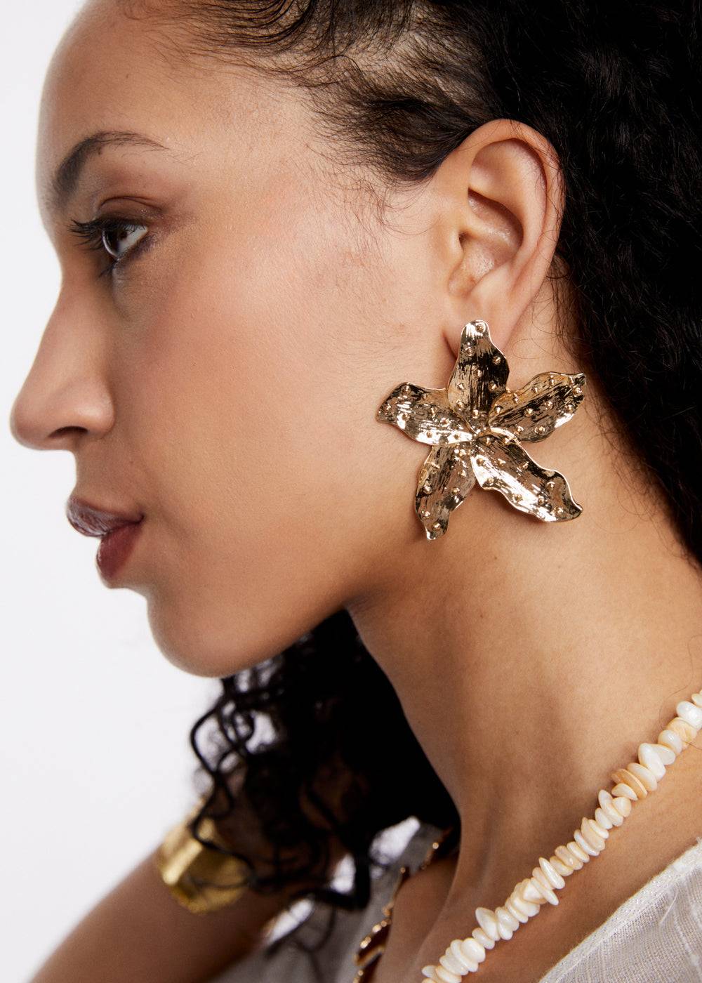 Nalí OVERSIZE EARRINGS W/ GOLD TROPICAL FLOWER Fino Al -60%
