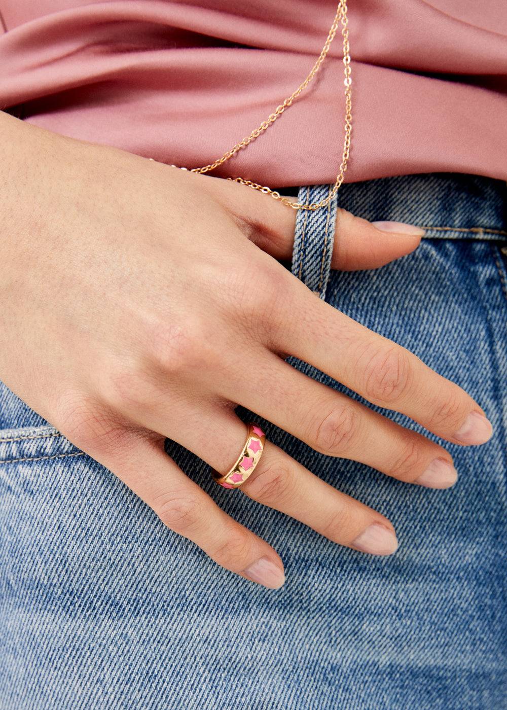 Nalí SUMMY ADJUSTABLE RING W/ PINK STARS Moda