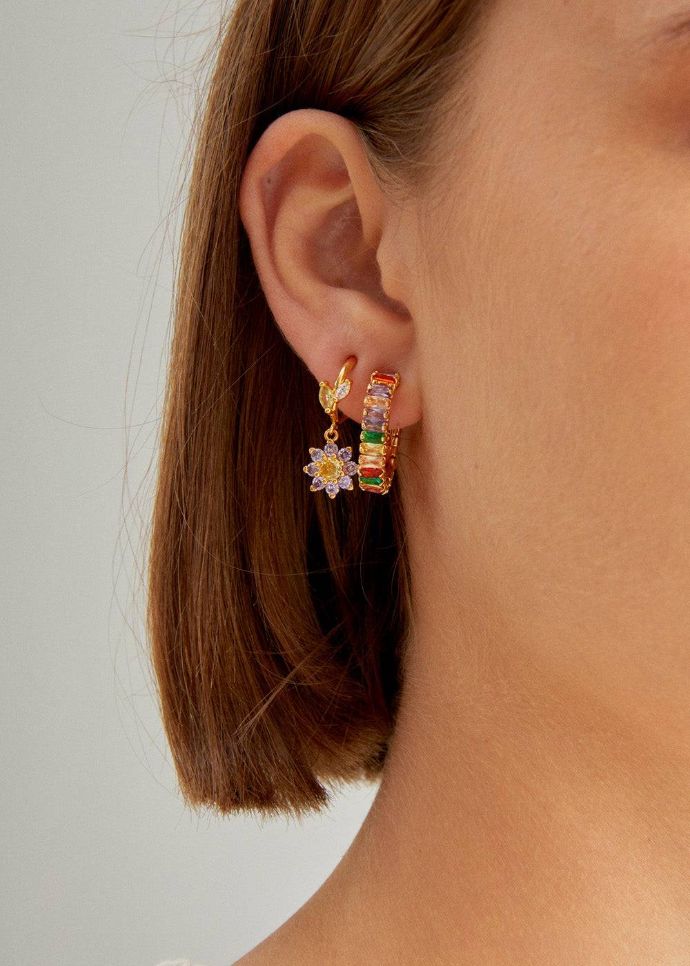 Nalí CELIA HOOP EARRINGS W/ FLOWER + COLORS Offerte