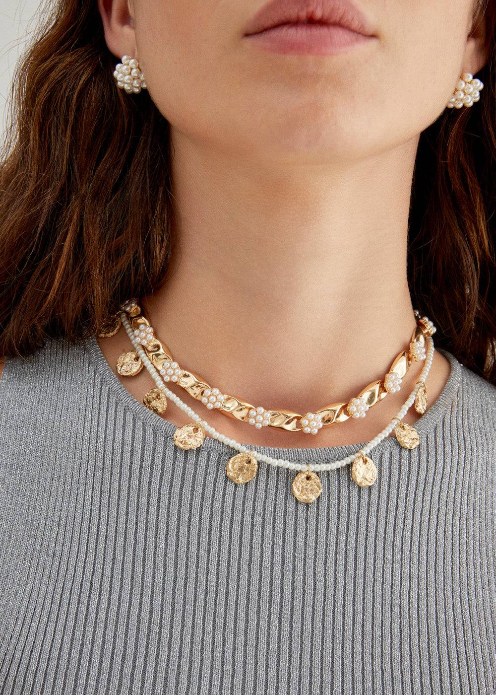 Nalí NECKLACE W/ GOLD PENDANT + WHITE BEADS Bestseller
