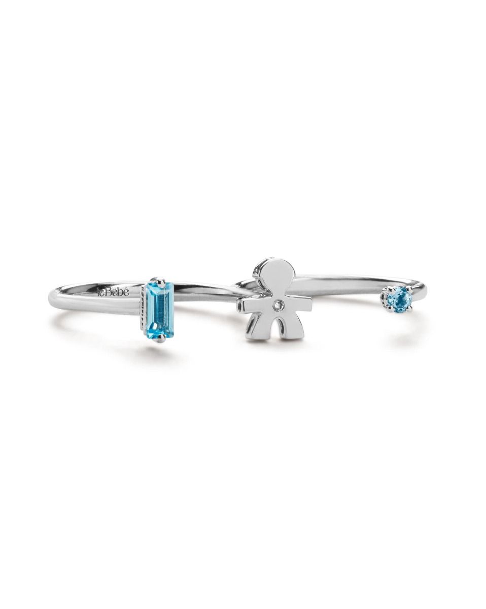 Le Bebé Anello due dita Les Bonbons con sagoma bimbo, in oro bianco con topazio, acquamarina e diamante Comprane uno, ottenene uno gratis