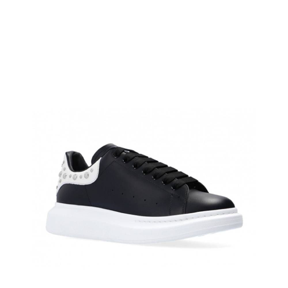 ALEXANDER MCQUEEN  Sneakers Alexander McQueen Nere in Pelle Borchiata Prezzo Ridotto