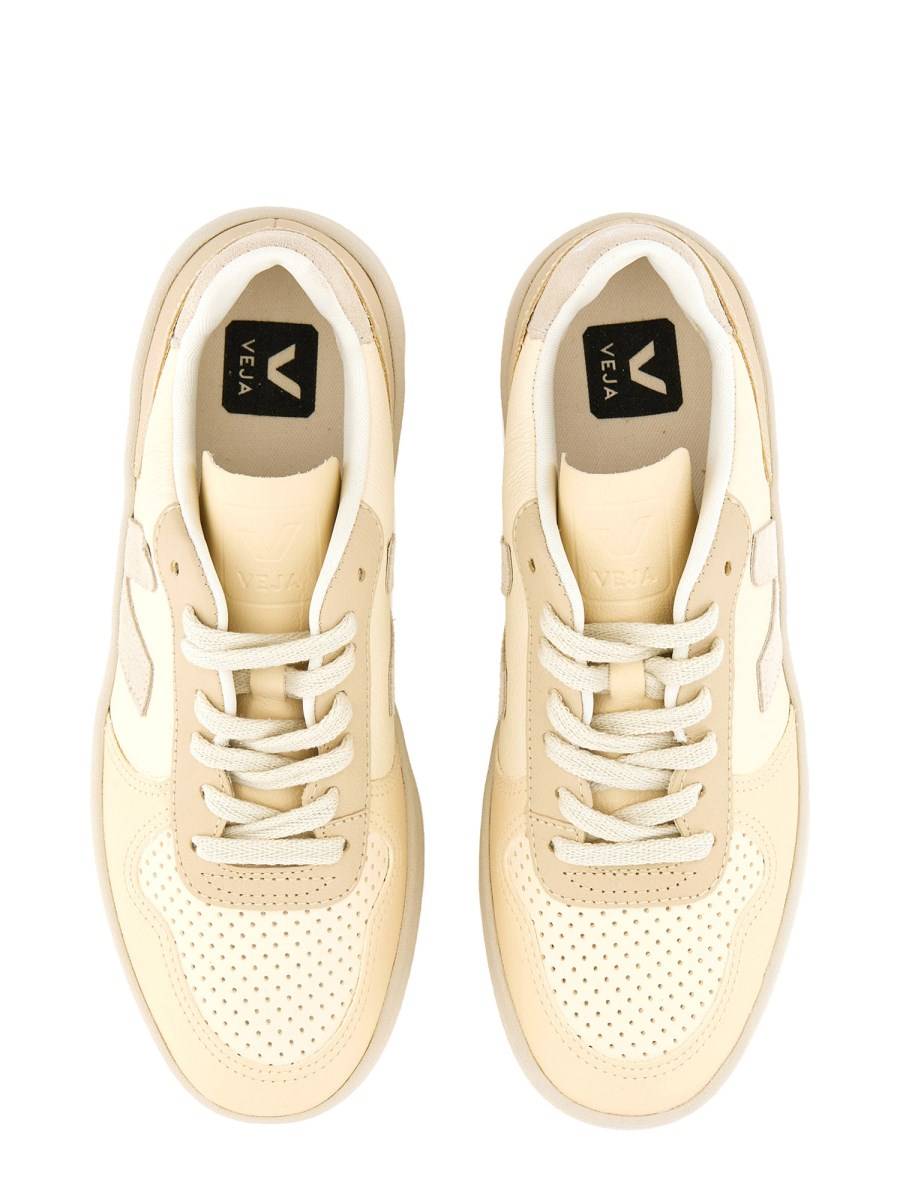 VEJA SNEAKER "V-10" IN PELLE In Linea