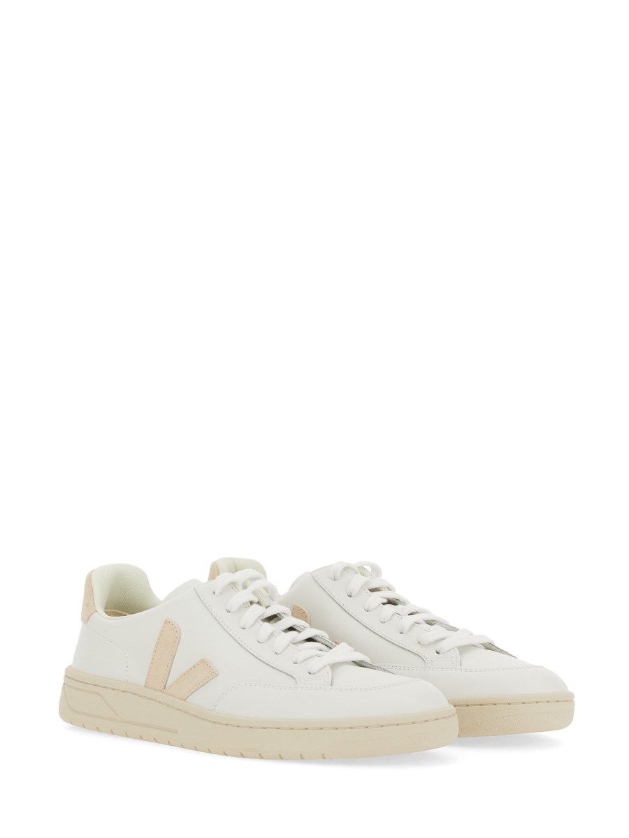 VEJA SNEAKER V-12 IN PELLE Novità