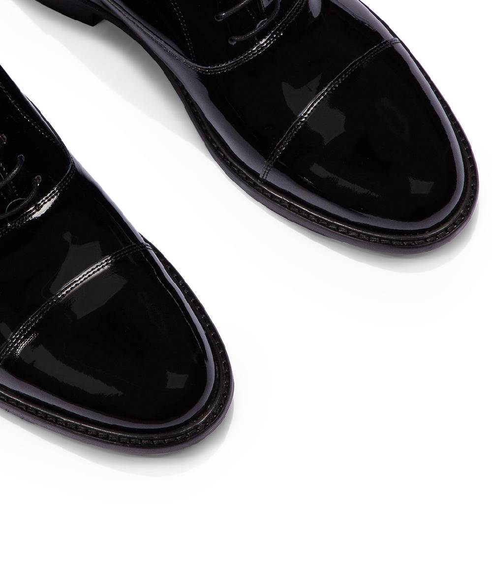 Loriblu Stringate oxford in vernice nera Offerta San Valentino