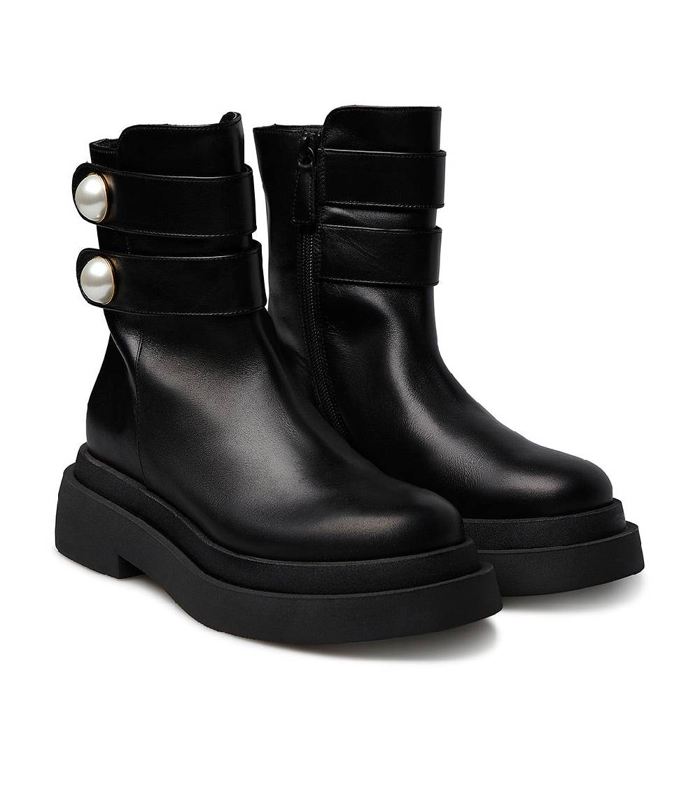 Loriblu Stivaletto in vitello nero con cinturini e borchie perla Only for today