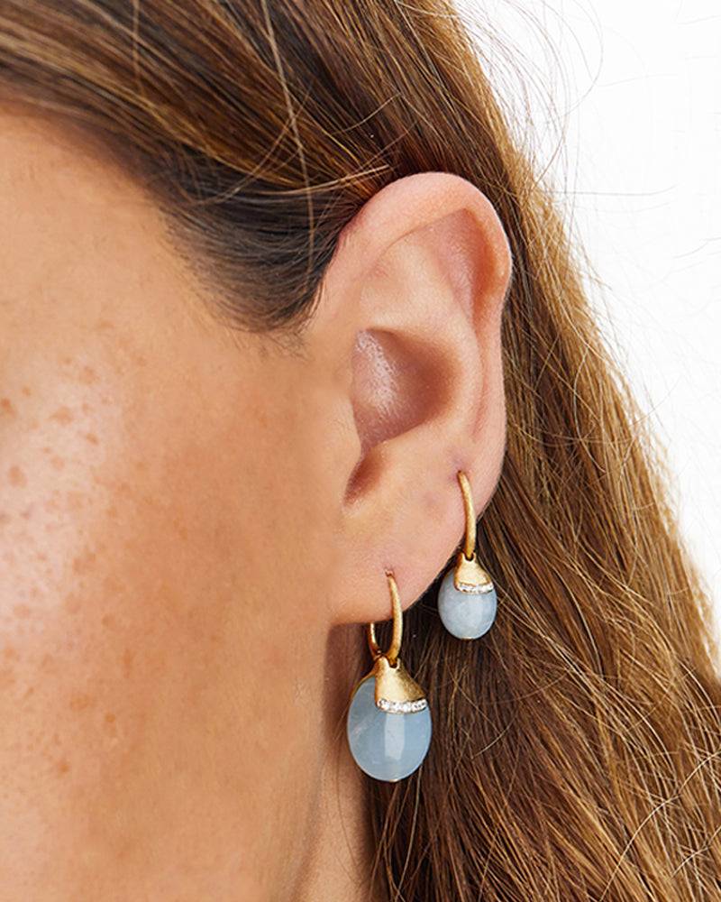 Nanis Orecchini ciliegine "AZURE" pendenti in oro, acquamarina milk e dettag – Nanis Italian Jewels Novità