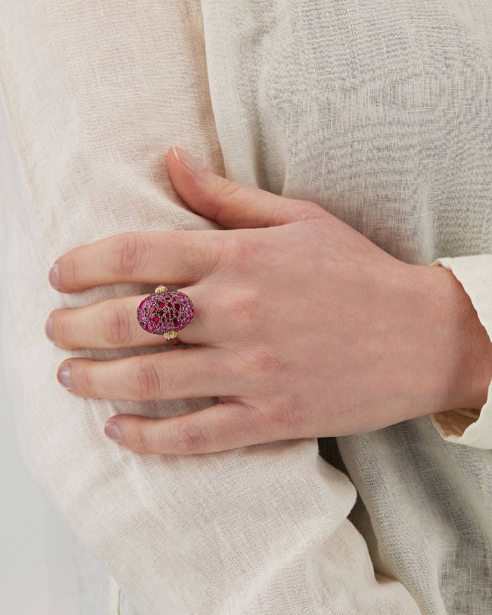 Nanis Anello "DANCING REVERSE" double face in oro, zaffiri rosa, rubini, opa – Nanis Italian Jewels Consegna Veloce