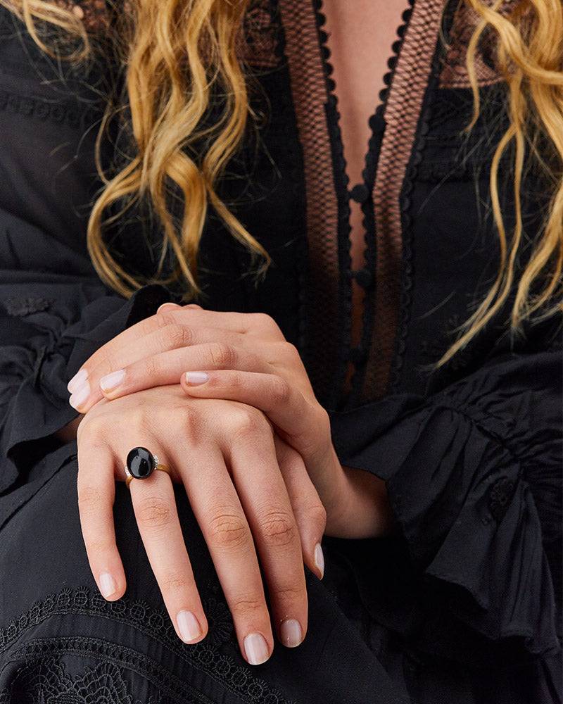 Nanis Anello "DANCING MYSTERY BLACK" con boule in oro, diamanti e onice nero – Nanis Italian Jewels In Linea