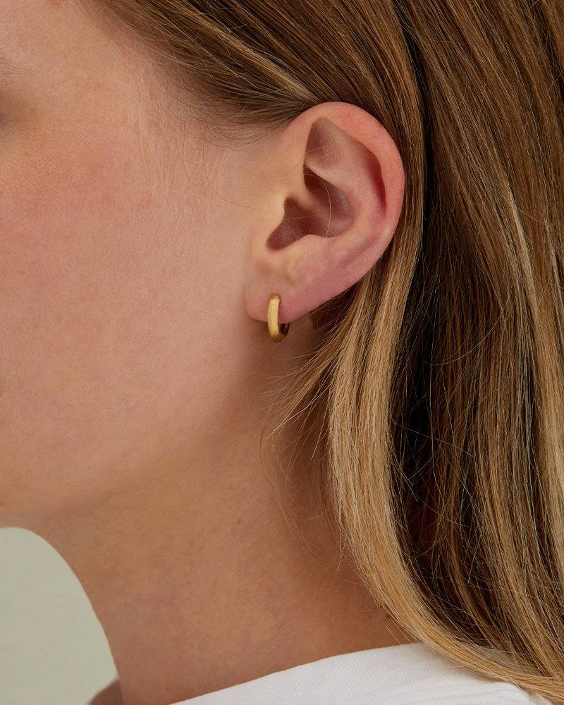 Nanis Orecchini a cerchio piccoli "LIBERA"in oro – Nanis Italian Jewels Fino Al -60%