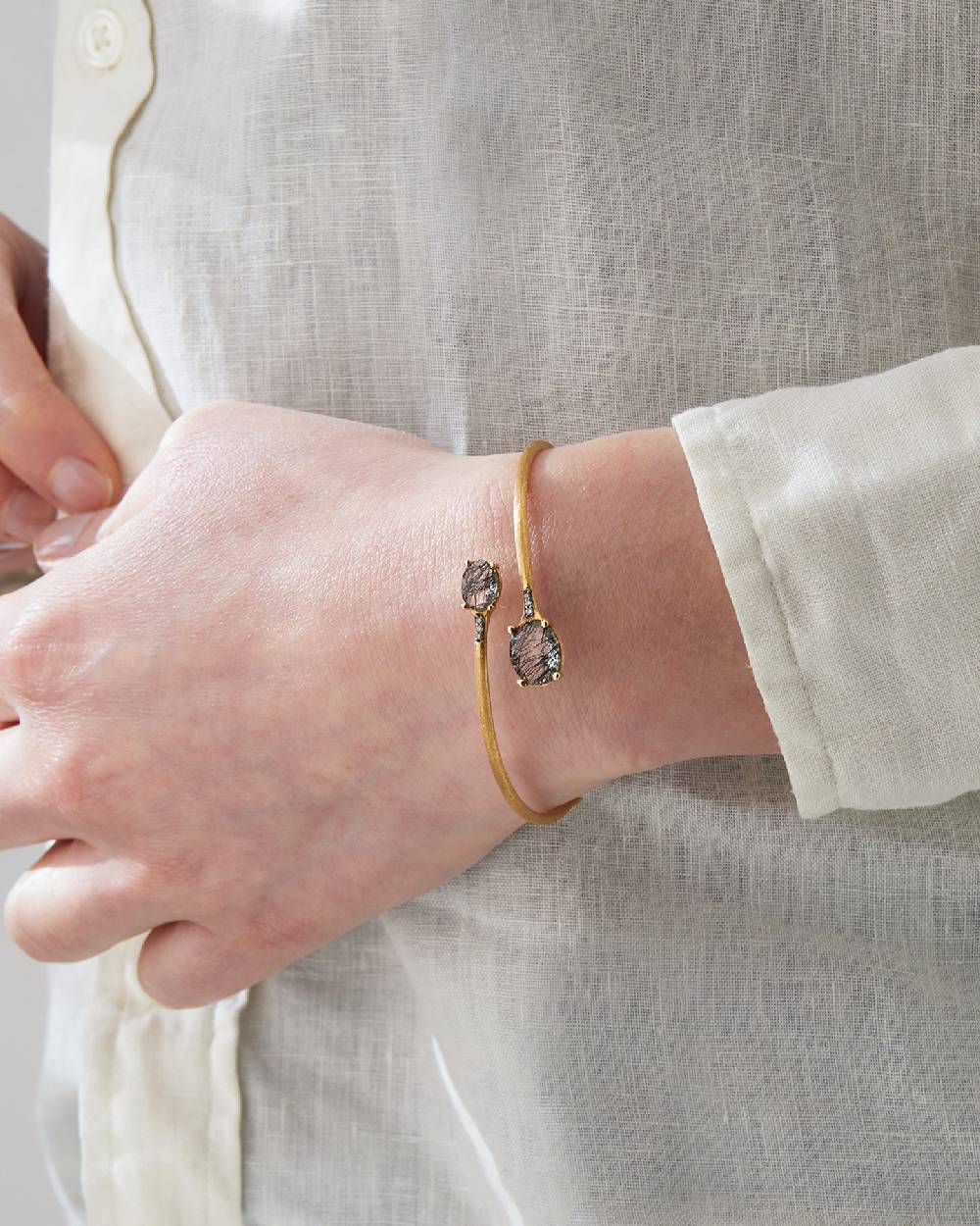 Nanis Bracciale a schiava "IPANEMA" in oro, quarzo rutilato grigio e diamant – Nanis Italian Jewels Cyber Monday