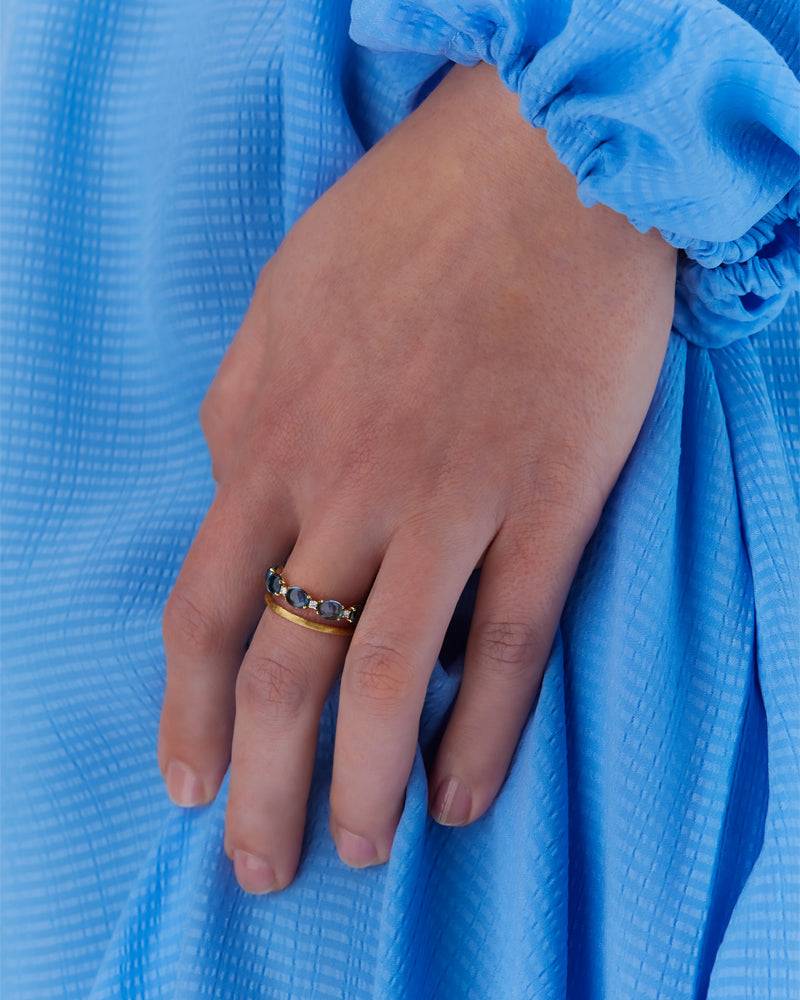Nanis Anello "DANCING AZURE" a doppia fascia in oro, diamanti e topazio Lond – Nanis Italian Jewels Qualità