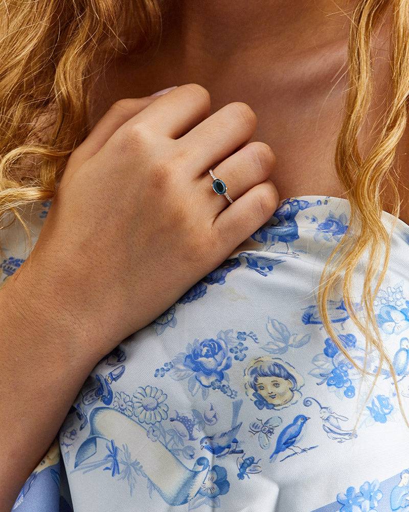 Nanis Anello "DANCING AZURE" in oro, diamanti e topazio London blu (medio) – Nanis Italian Jewels Spedizione Gratuita