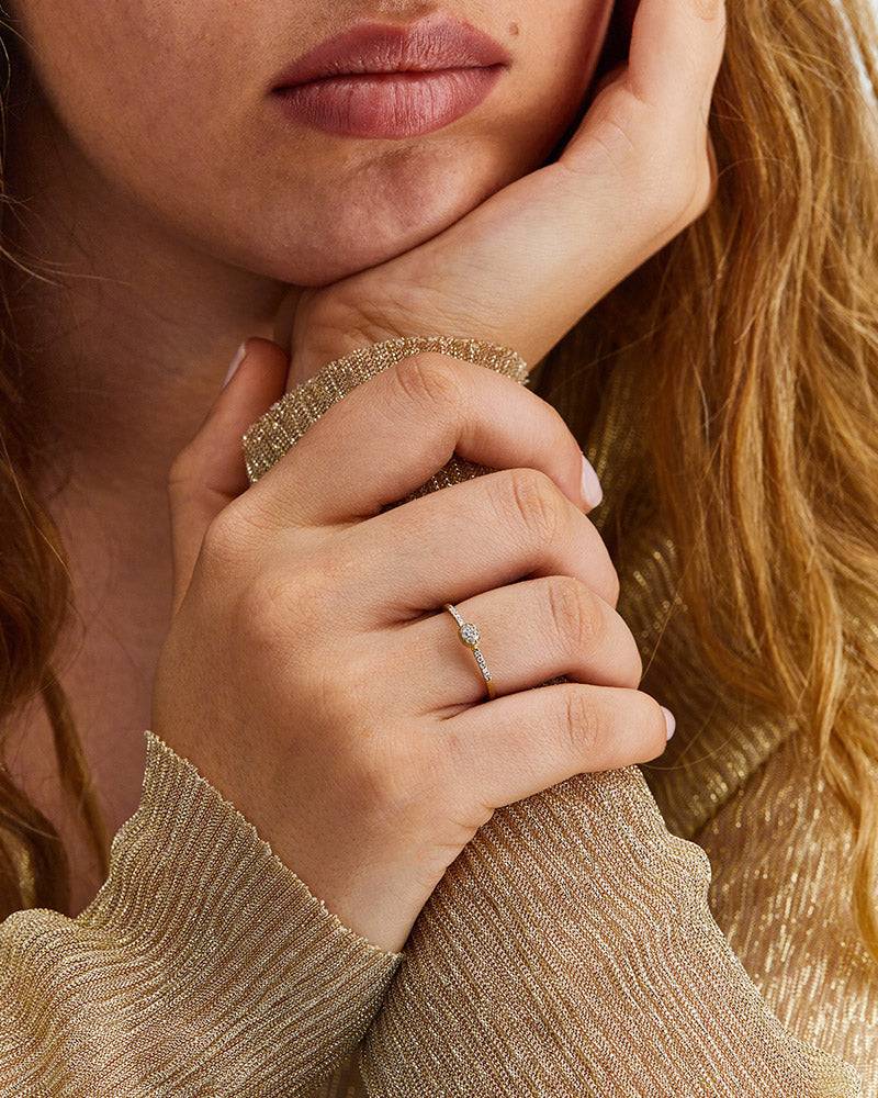Nanis Anello di fidanzamento "DANCING ÉLITE" elegante inciso a mano in oro e – Nanis Italian Jewels Offerta esclusiva