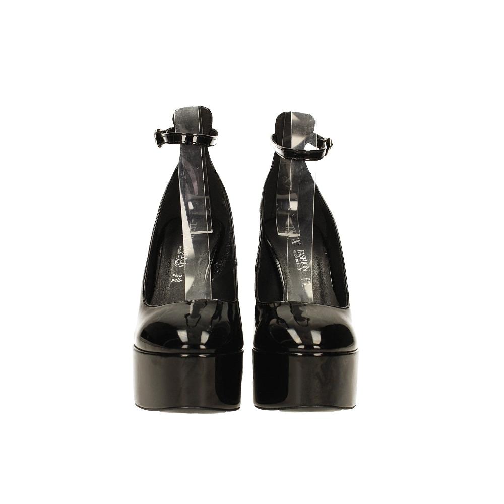 Tata Italia Décolleté platform in vernice. Made in Italy. Tacco alto 13.5cm Offerte
