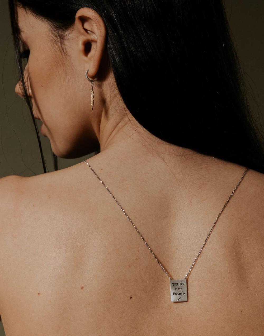 Thais Bernardes Scapolare “Trust In The Future” Shopping Online