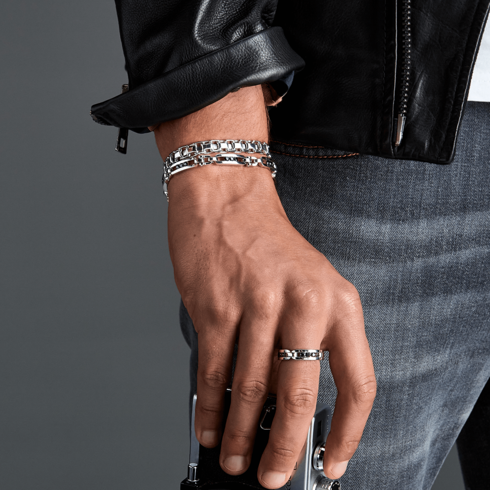 Zancan Anello Zancan in argento a fede con pietre nere Nuova